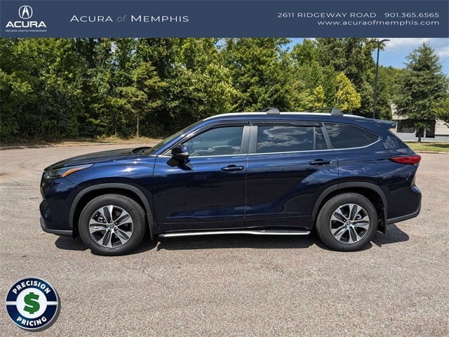 Used 2022 Toyota Highlander XLE with VIN 5TDGZRAHXNS125055 for sale in Memphis, TN