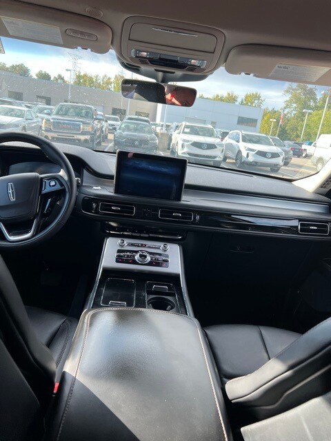 2023 Lincoln Aviator Standard photo 2
