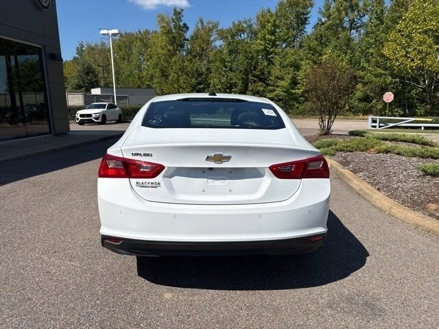 2023 Chevrolet Malibu LS photo 4