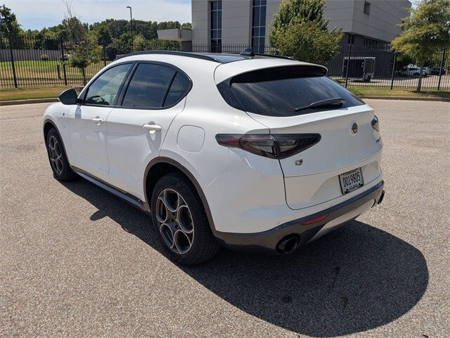 2024 Alfa Romeo Stelvio Ti photo 3
