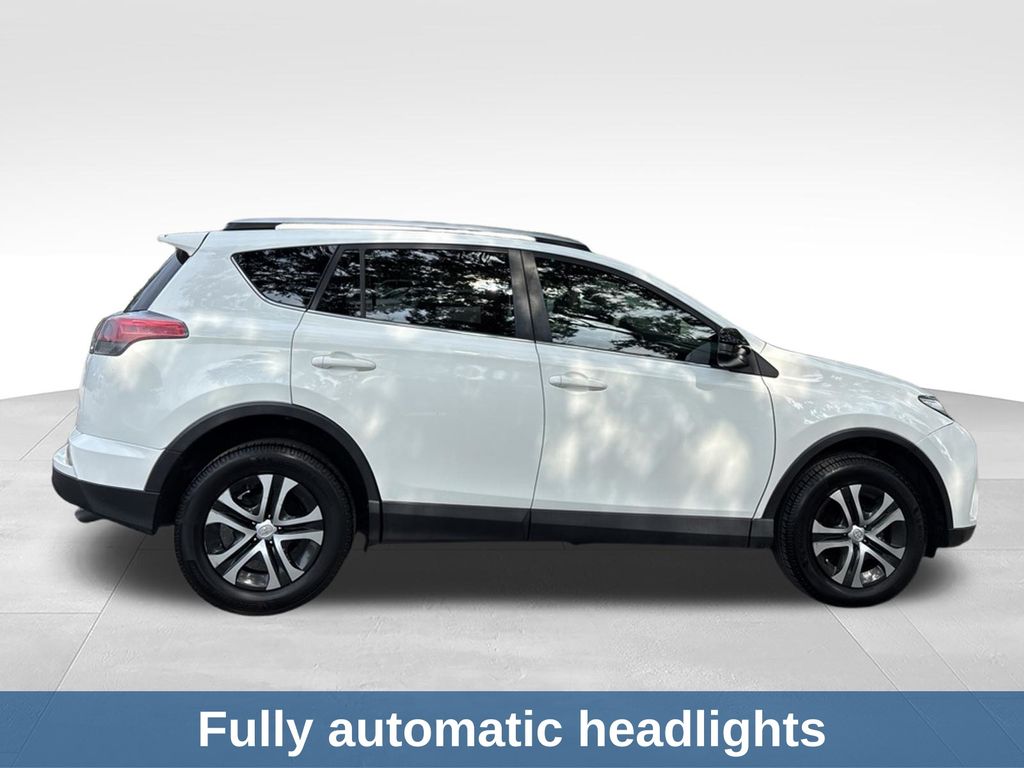 Thumbnail: 2017 Toyota RAV4 - 7