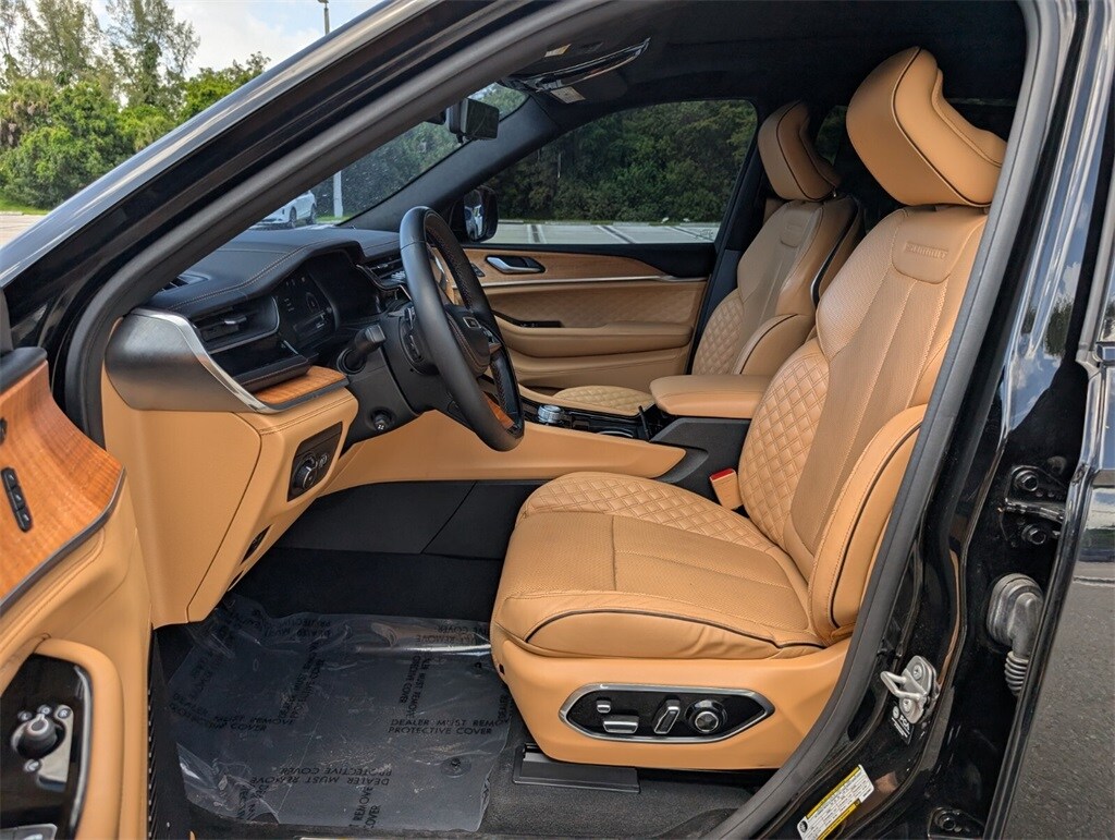 Thumbnail: 2022 Jeep Grand Cherokee - 13