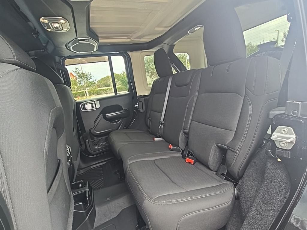 Thumbnail: 2020 Jeep Wrangler - 32