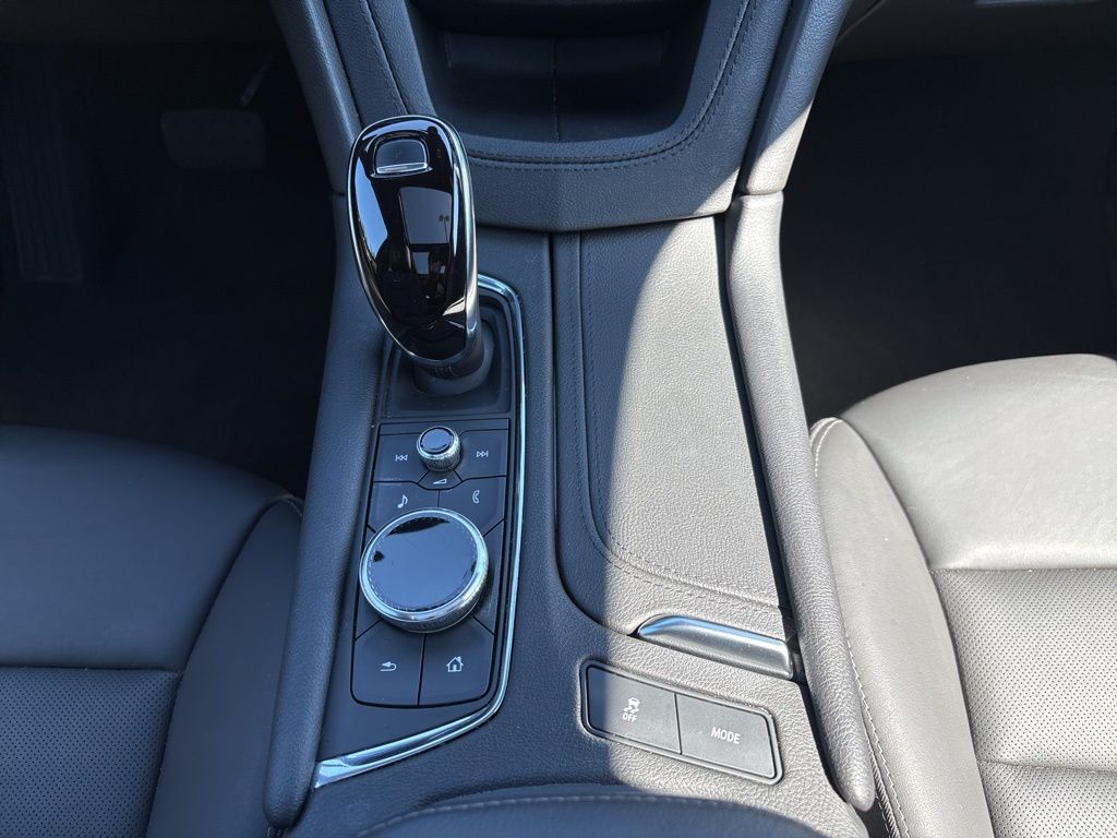 Thumbnail: 2022 Cadillac XT5 - 25