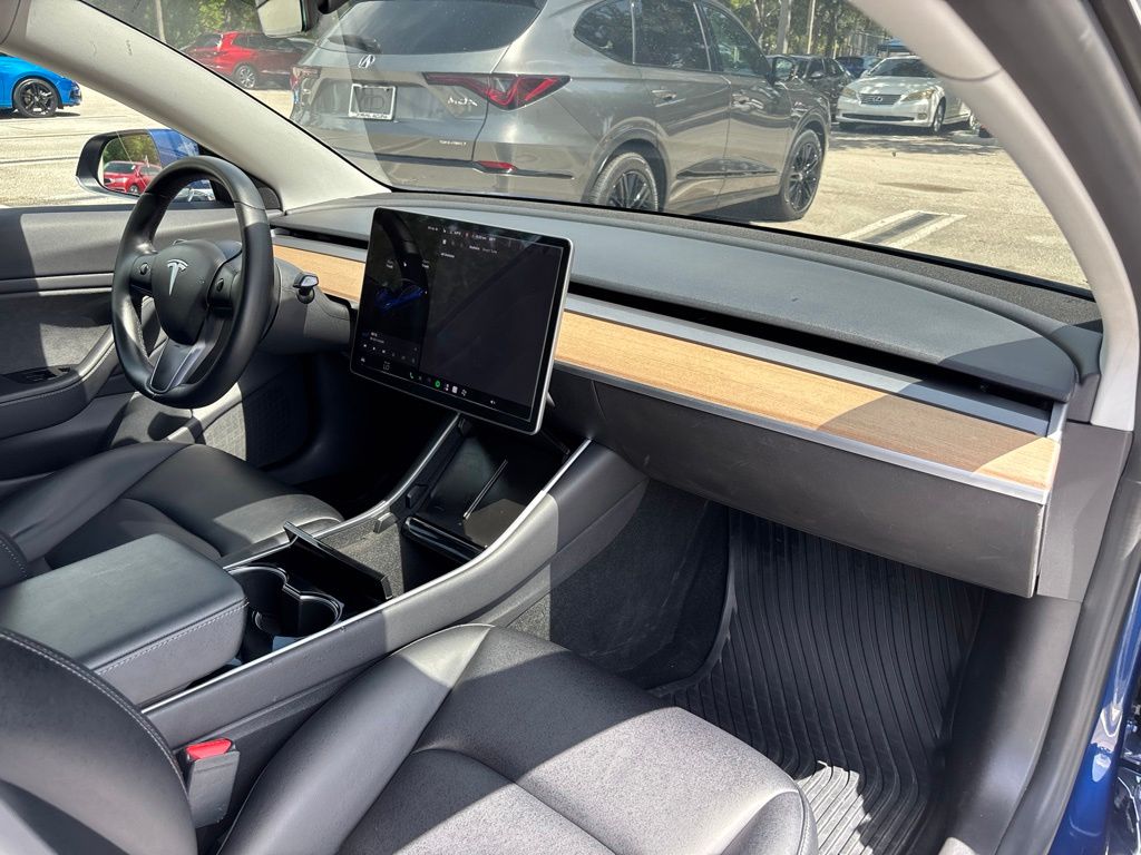 Thumbnail: 2019 Tesla Model 3 - 24