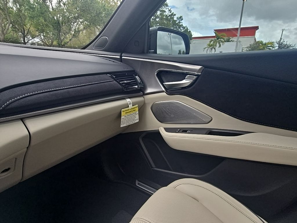 Thumbnail: 2025 Acura RDX - 28