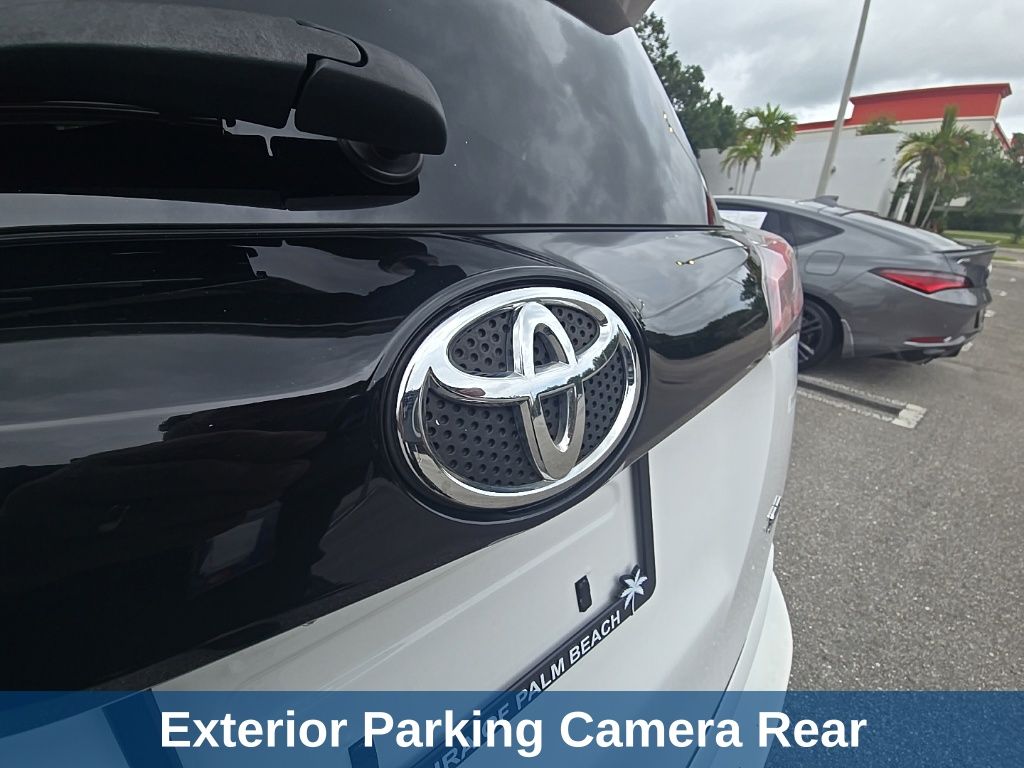 Thumbnail: 2016 Toyota RAV4 - 11