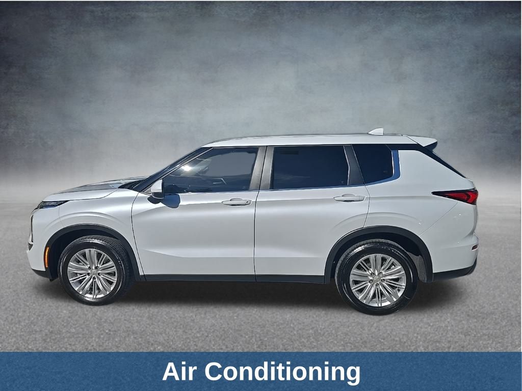 Thumbnail: 2024 Mitsubishi Outlander - 11