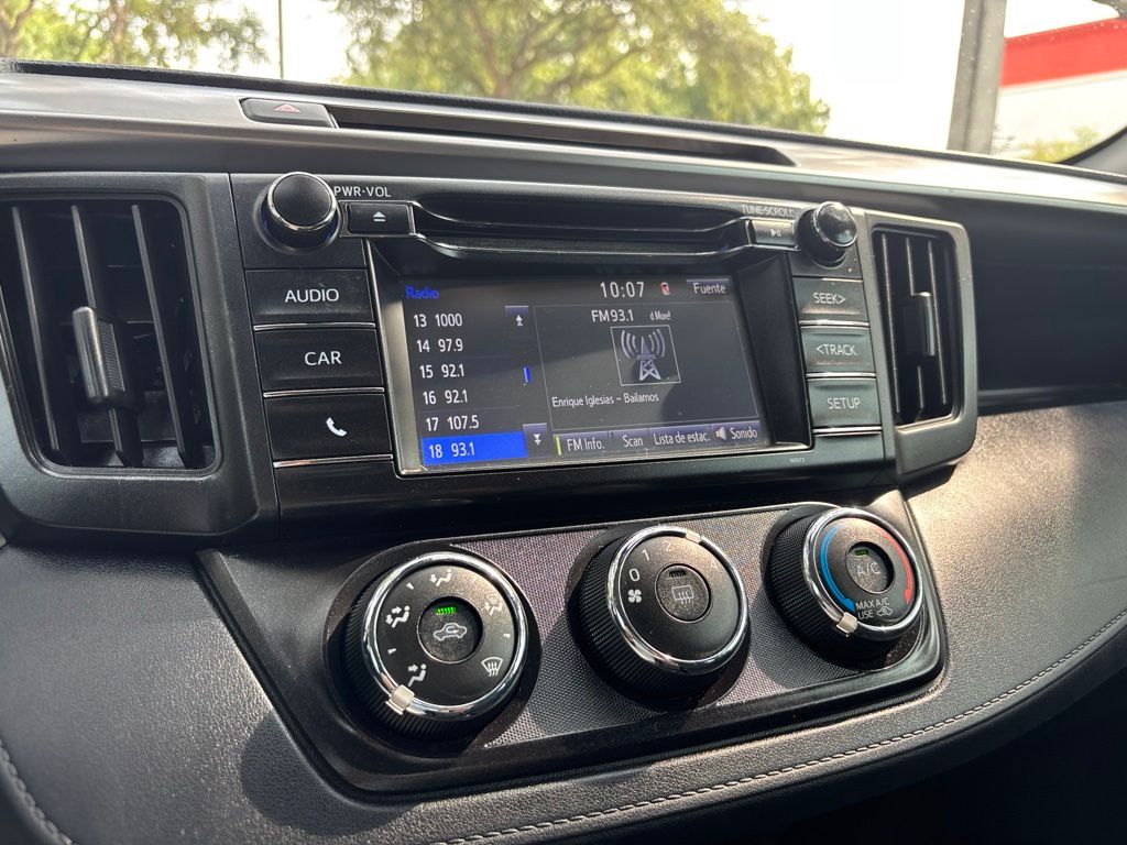 Thumbnail: 2017 Toyota RAV4 - 29