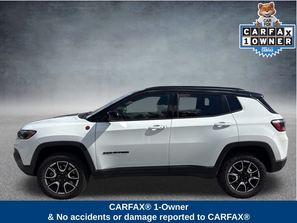 2024 Jeep Compass Trailhawk photo 2