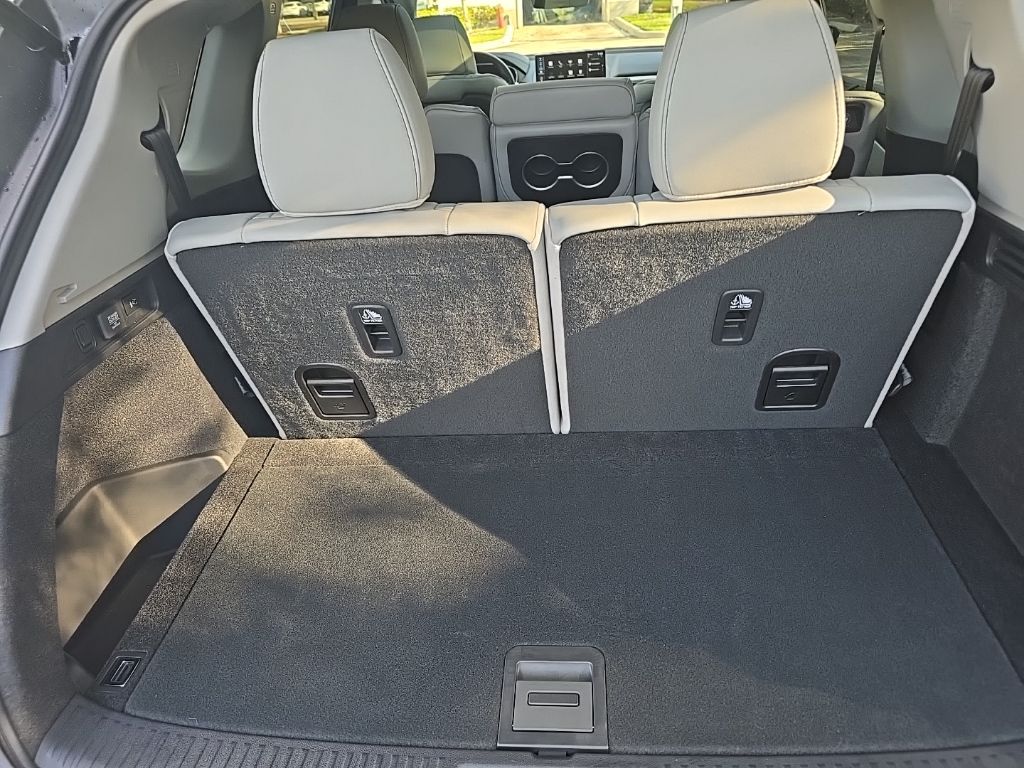 Thumbnail: 2025 Acura MDX - 35