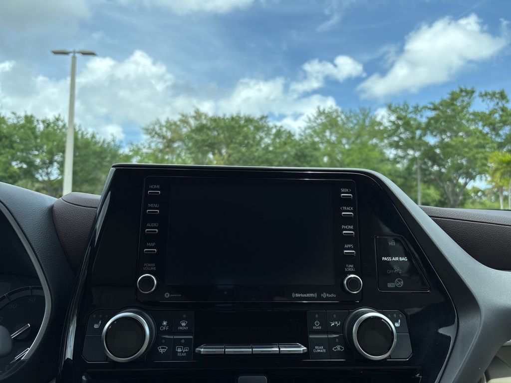 Thumbnail: 2020 Toyota Highlander - 25