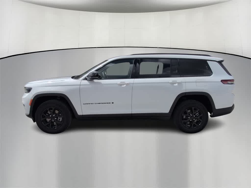 2024 Jeep Grand Cherokee Laredo photo 2