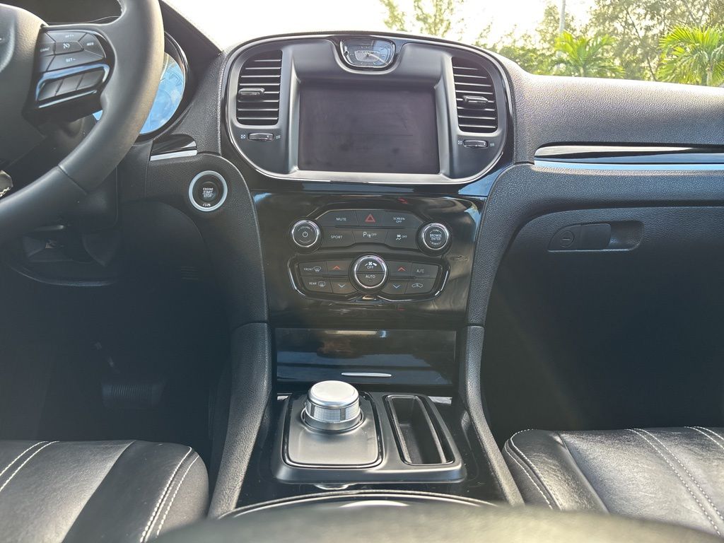 Thumbnail: 2023 Chrysler 300 - 26