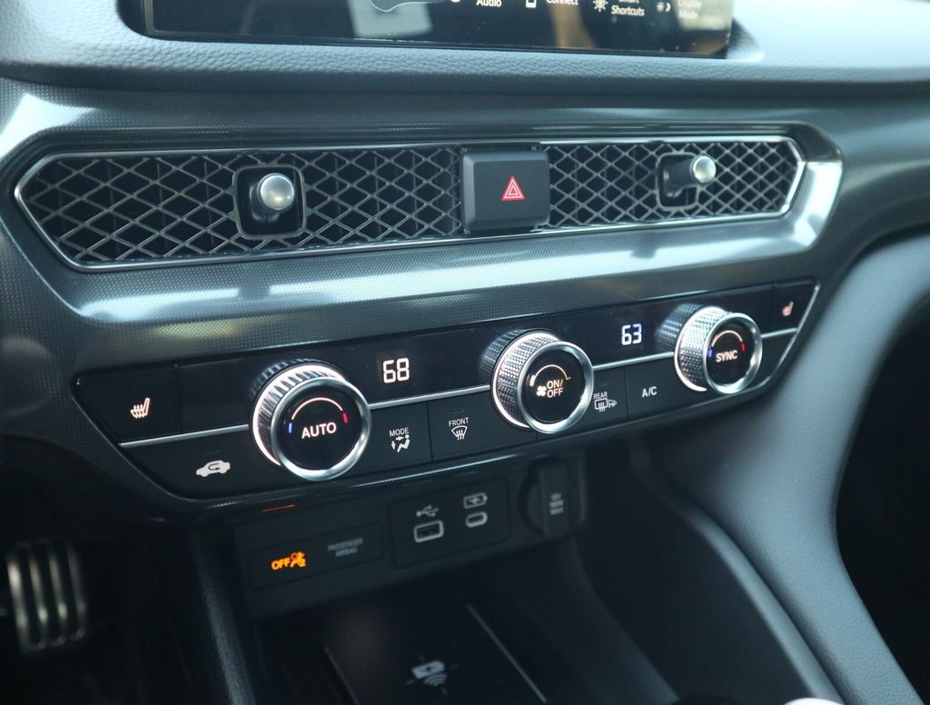 Thumbnail: 2025 Acura Integra - 19