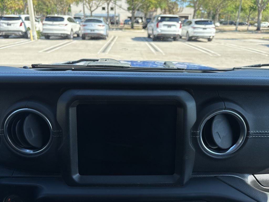 Thumbnail: 2021 Jeep Gladiator - 21