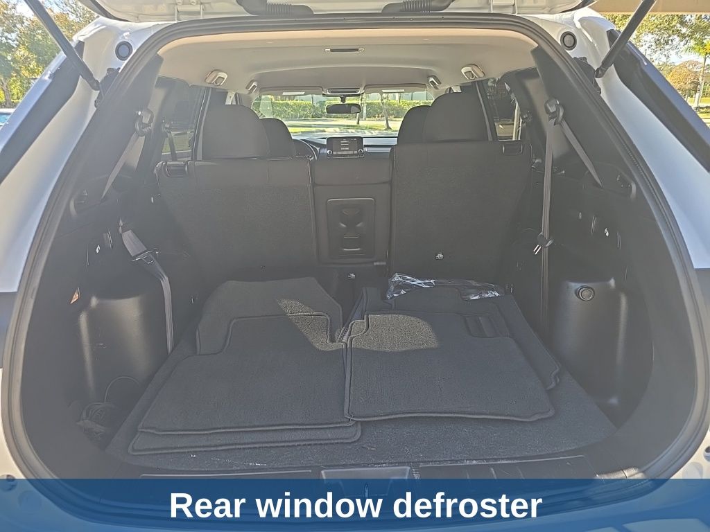 Thumbnail: 2024 Mitsubishi Outlander - 9