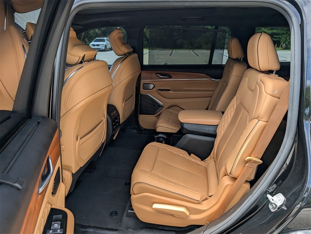 Thumbnail: 2022 Jeep Grand Cherokee - 31