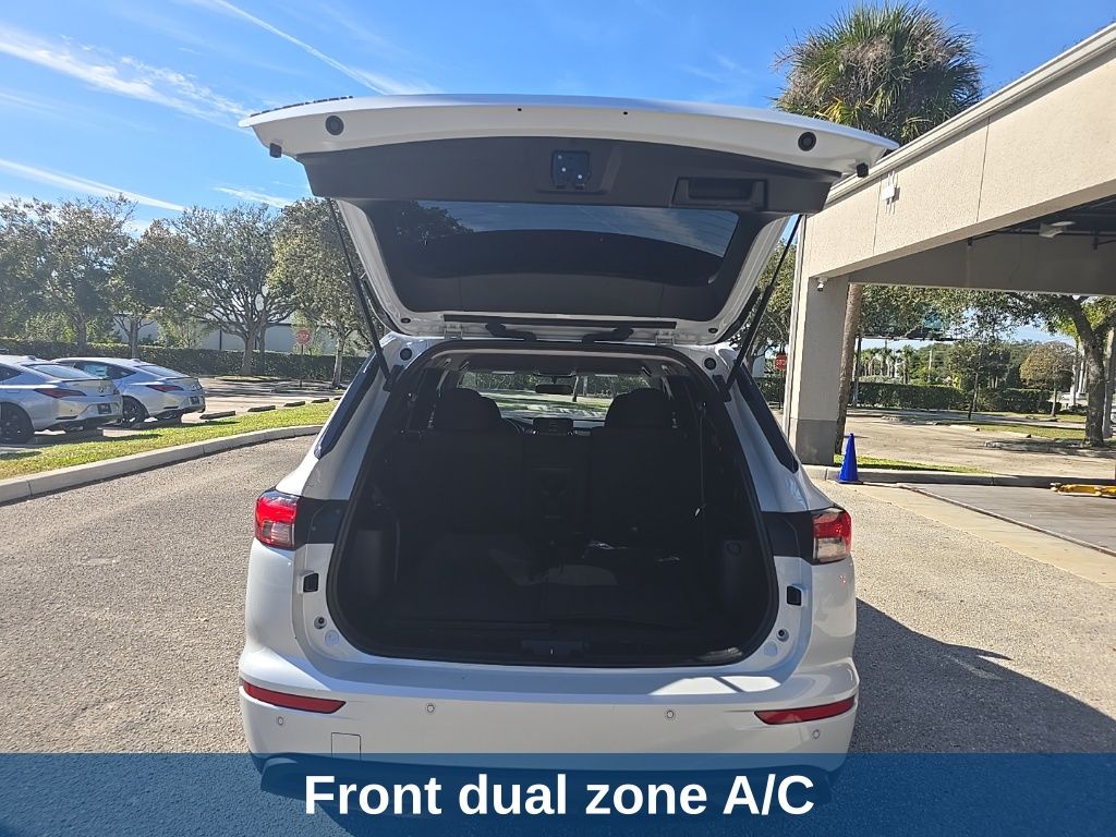 Thumbnail: 2024 Mitsubishi Outlander - 8