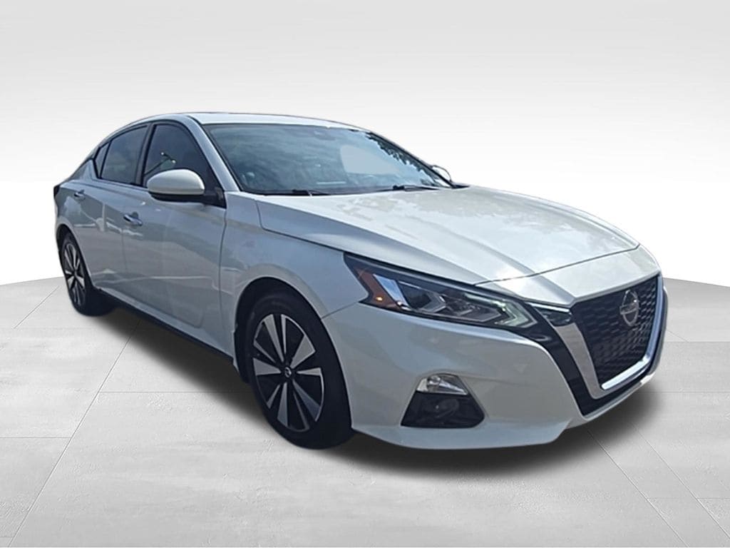 Thumbnail: 2020 Nissan Altima - 3