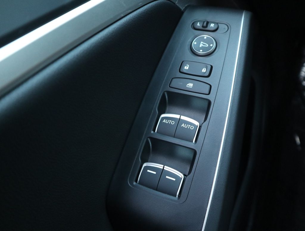 Thumbnail: 2025 Acura Integra - 15