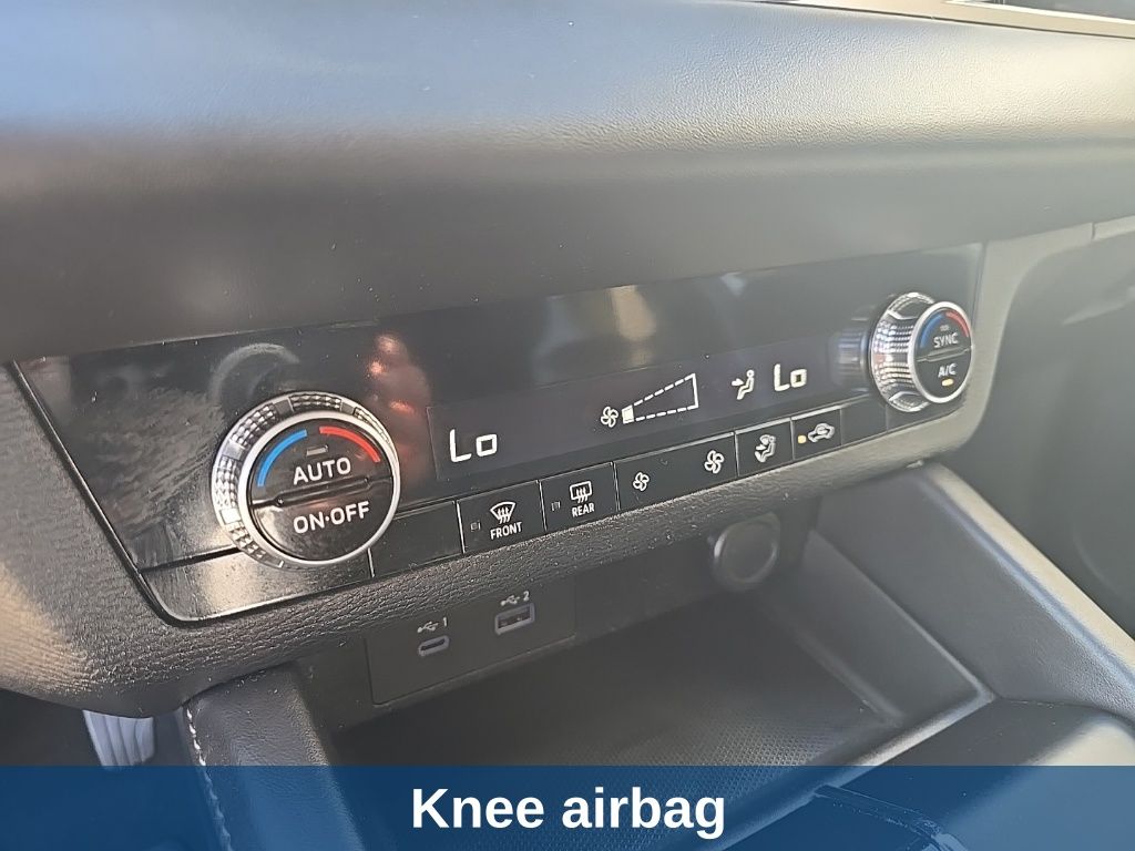 Thumbnail: 2024 Mitsubishi Outlander - 23