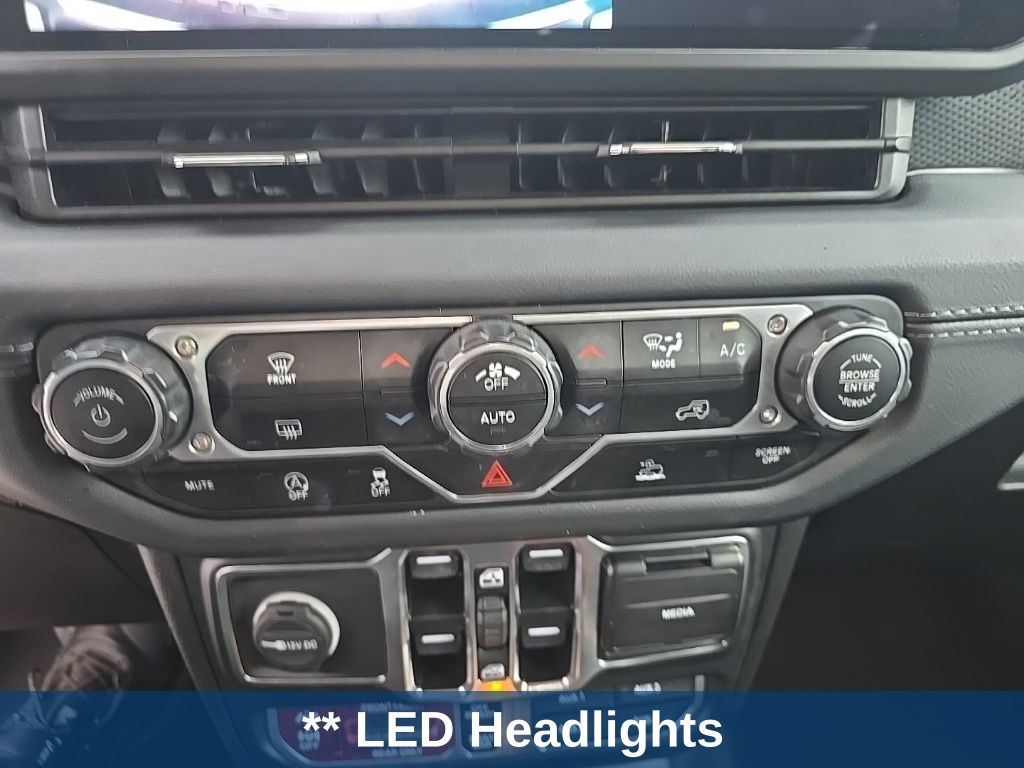 Thumbnail: 2024 Jeep Wrangler - 19