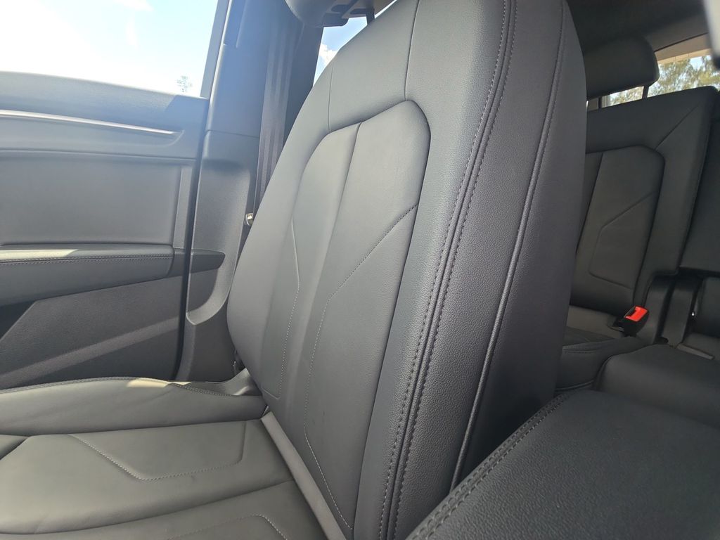 Thumbnail: 2025 Audi Q3 - 11