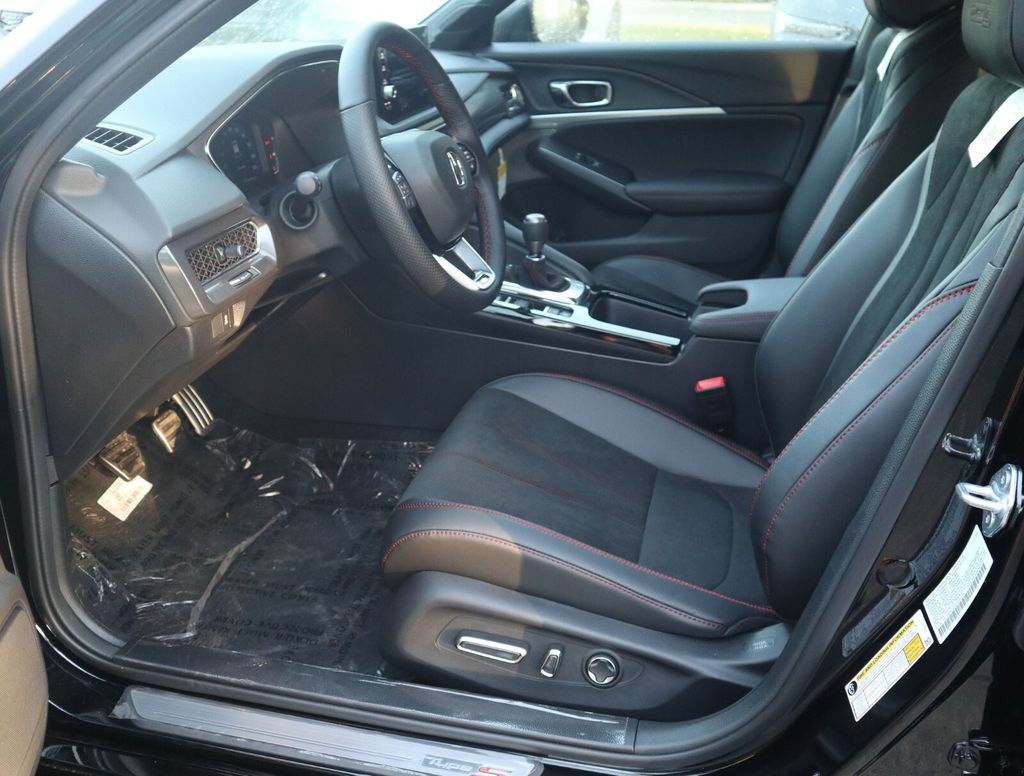 Thumbnail: 2025 Acura Integra - 10