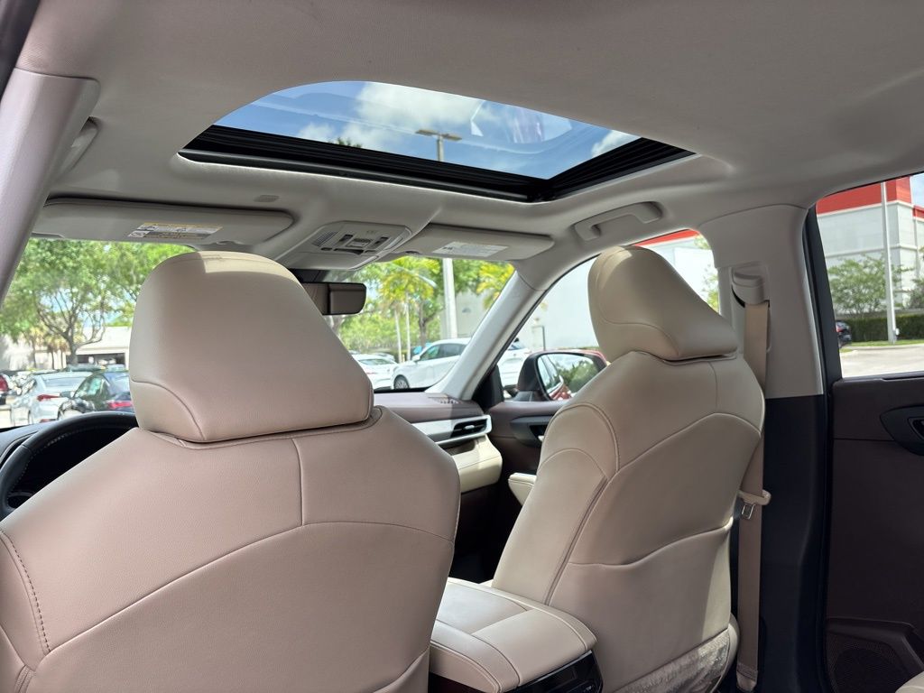 Thumbnail: 2020 Toyota Highlander - 18