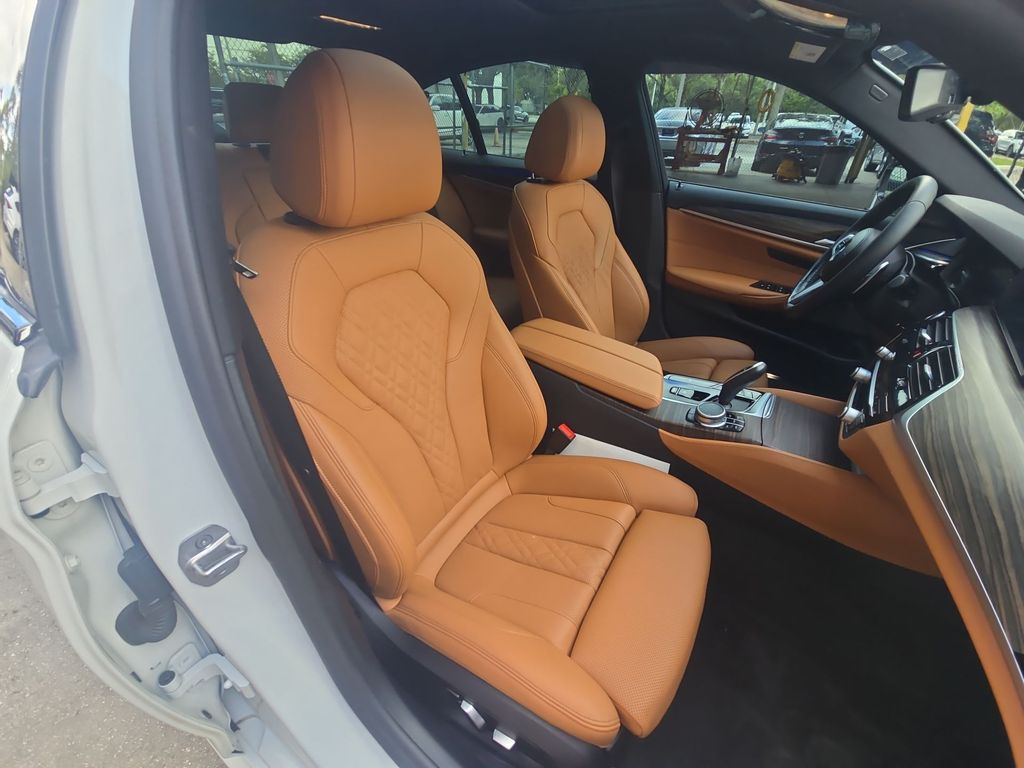 Thumbnail: 2022 BMW 5 Series - 39
