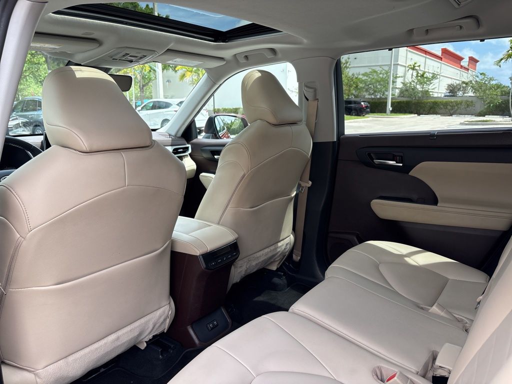 Thumbnail: 2020 Toyota Highlander - 19