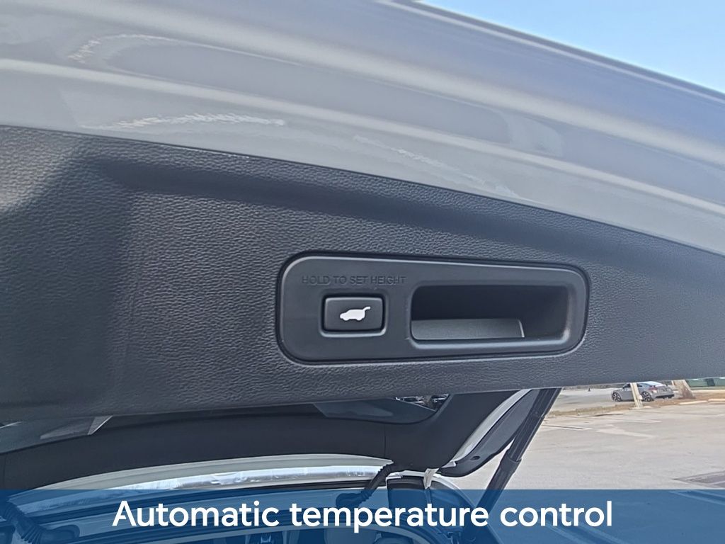 Thumbnail: 2023 Acura MDX - 12