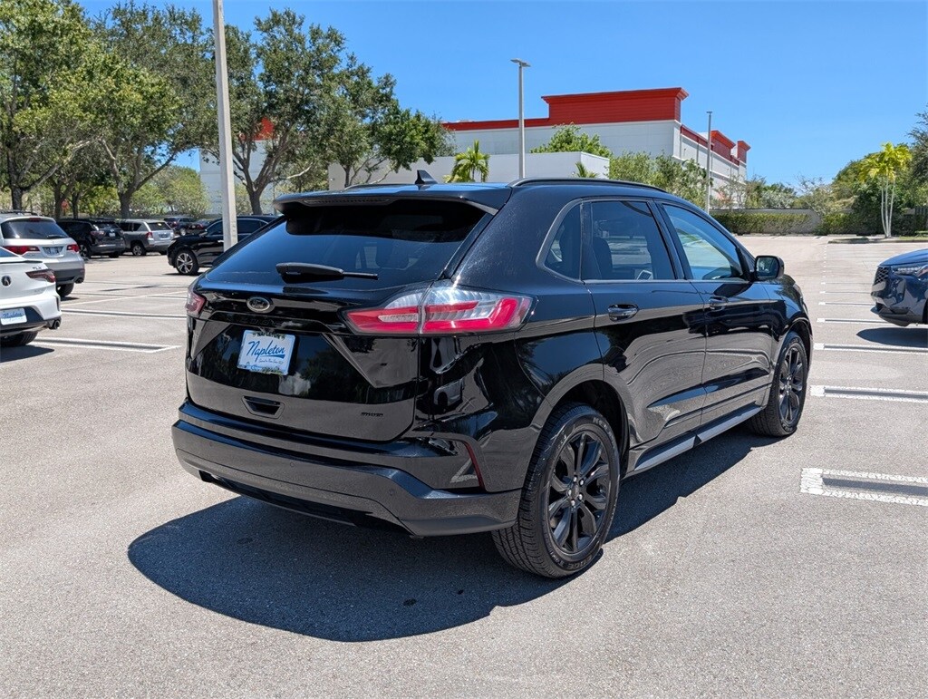 Thumbnail: 2022 Ford Edge - 8