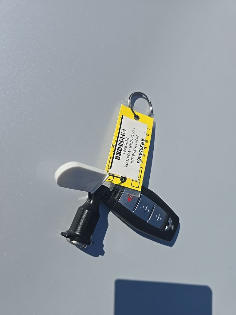 Thumbnail: 2024 Mitsubishi Outlander - 31