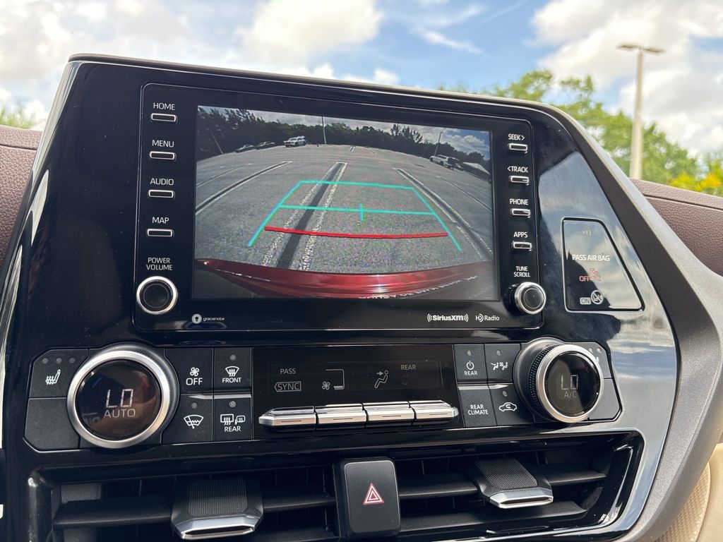 Thumbnail: 2020 Toyota Highlander - 32