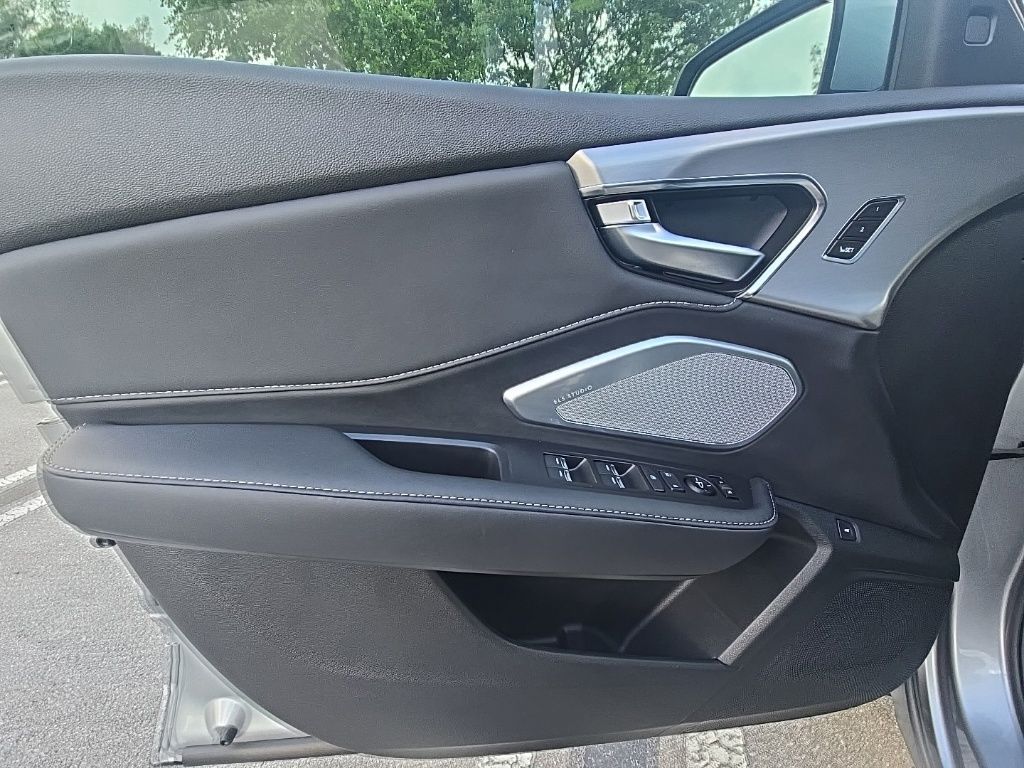 Thumbnail: 2025 Acura RDX - 14