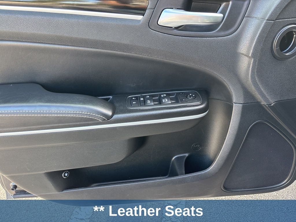 Thumbnail: 2023 Chrysler 300 - 16