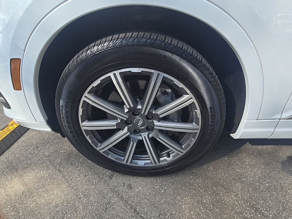 Thumbnail: 2019 Audi Q7 - 9