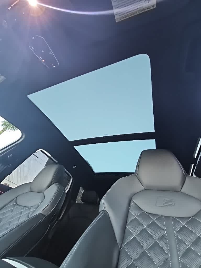Thumbnail: 2025 Audi SQ7 - 22