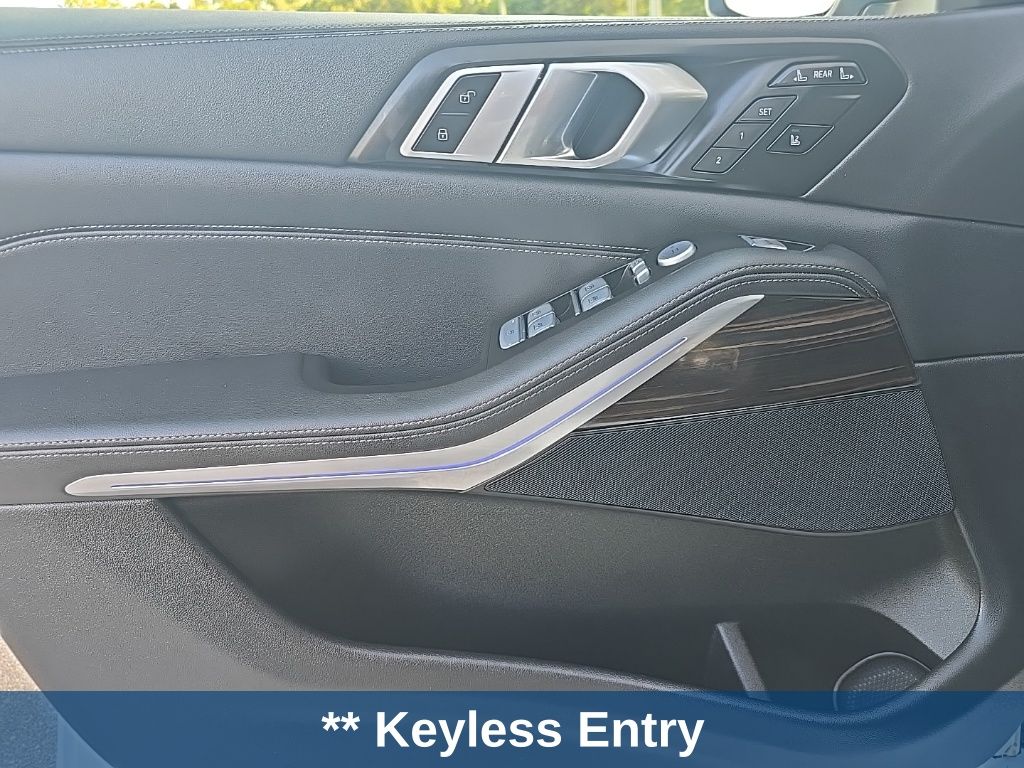 Thumbnail: 2023 BMW X7 - 15