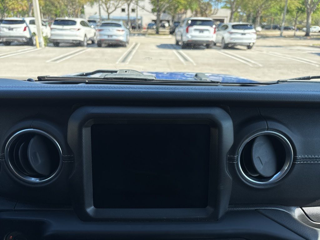 Thumbnail: 2021 Jeep Gladiator - 21