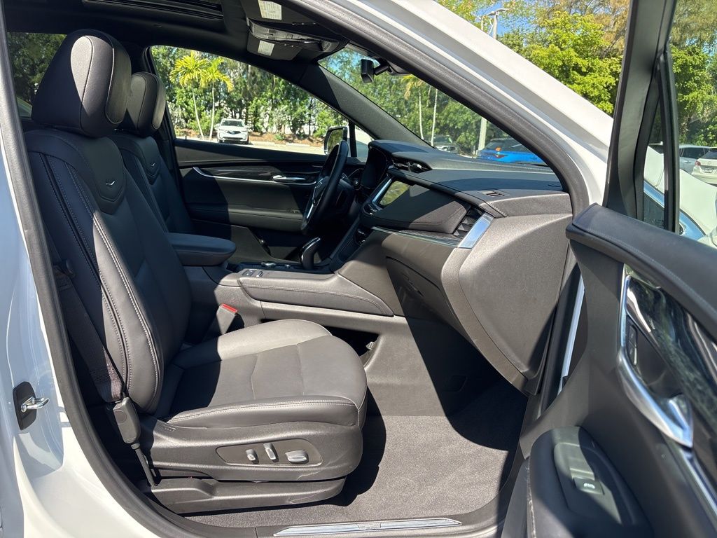 Thumbnail: 2022 Cadillac XT5 - 16