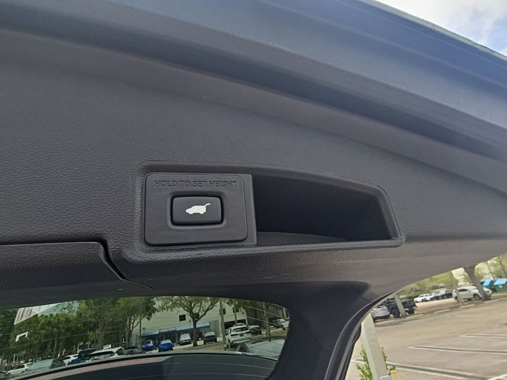 Thumbnail: 2025 Acura RDX - 36