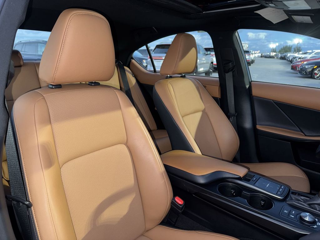 Thumbnail: 2024 Lexus IS - 28