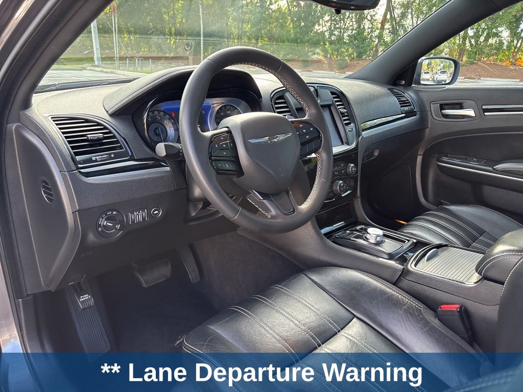 Thumbnail: 2023 Chrysler 300 - 15