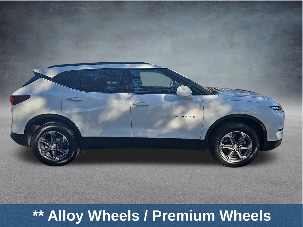 Thumbnail: 2023 Chevrolet Blazer - 4