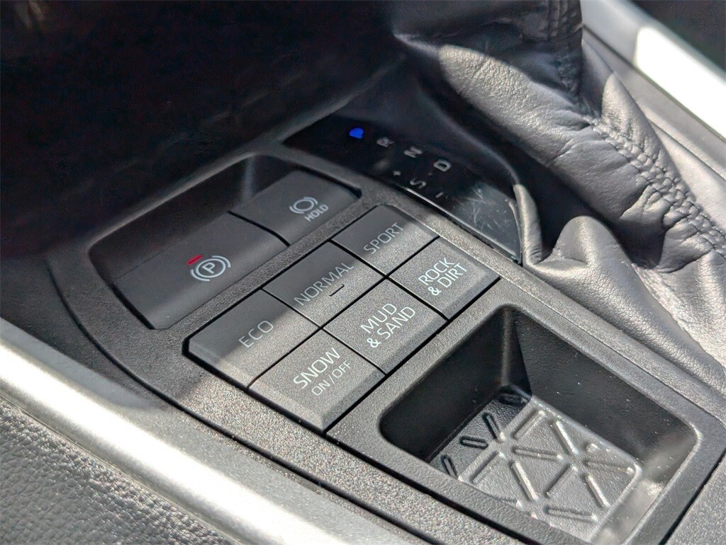 Thumbnail: 2023 Toyota RAV4 - 22
