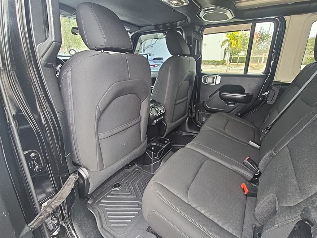 Thumbnail: 2020 Jeep Wrangler - 31