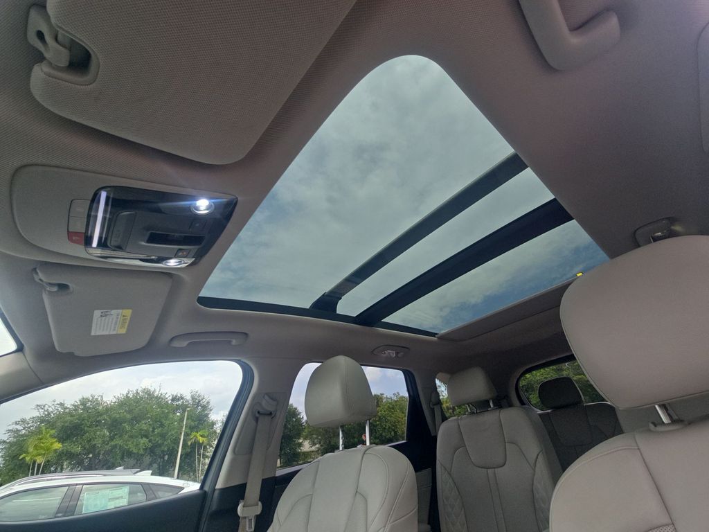Thumbnail: 2022 Kia Sorento - 24